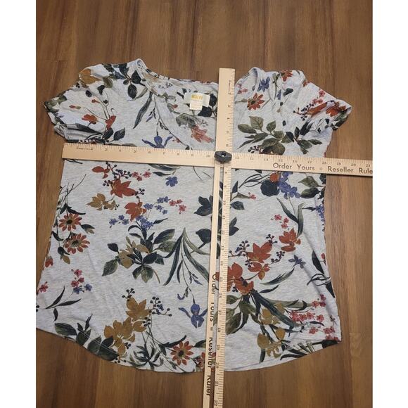 Maeve “Mayotte” Grey Floral V‑Neck Tee – Size XS – EUC - Picture 6 of 6